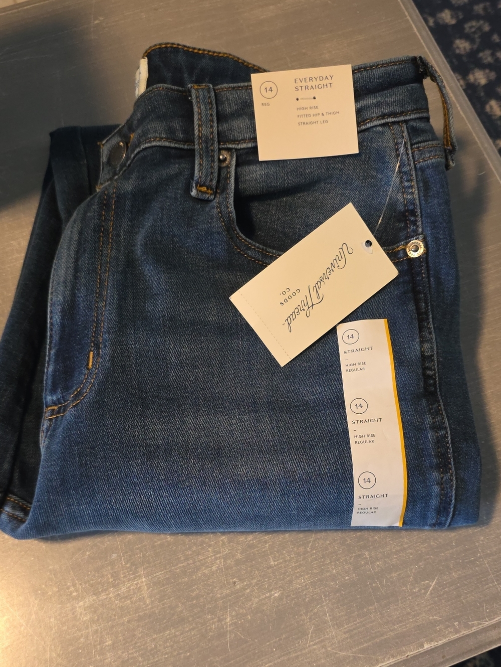 Universal Thread Women's High-Rise Straight Jeans - Dark Blue